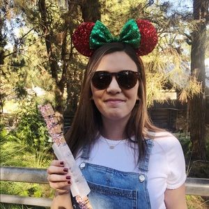 Meet your Posher, Vicvictoria